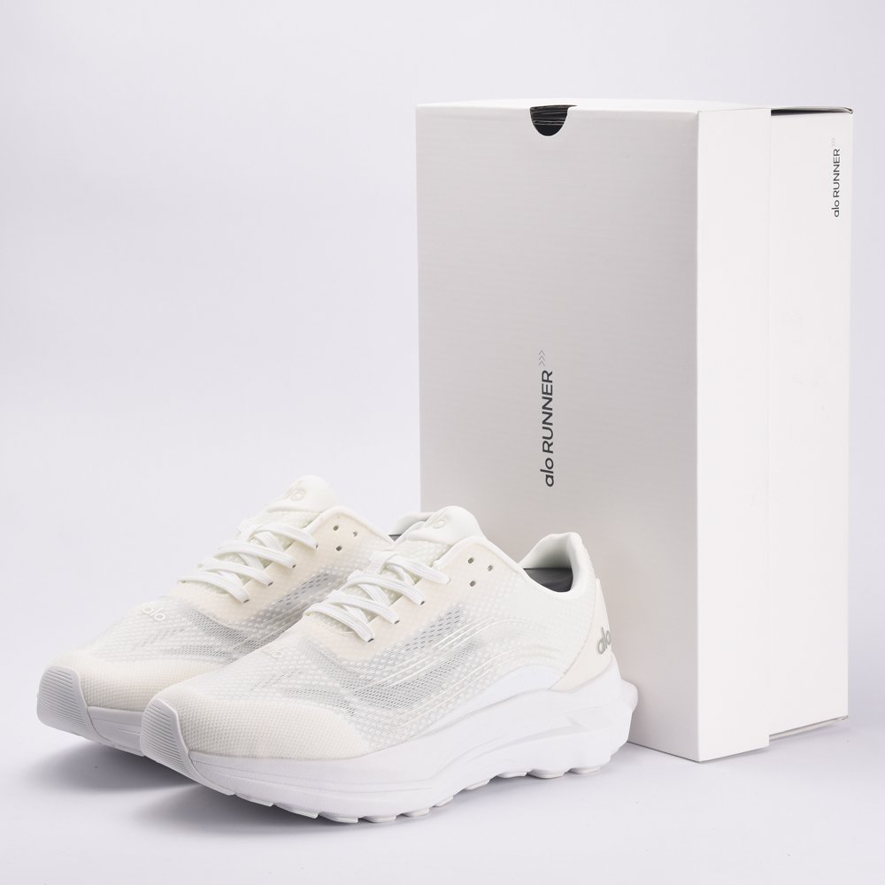 ALO RUNNER SNEAKER – Image 5